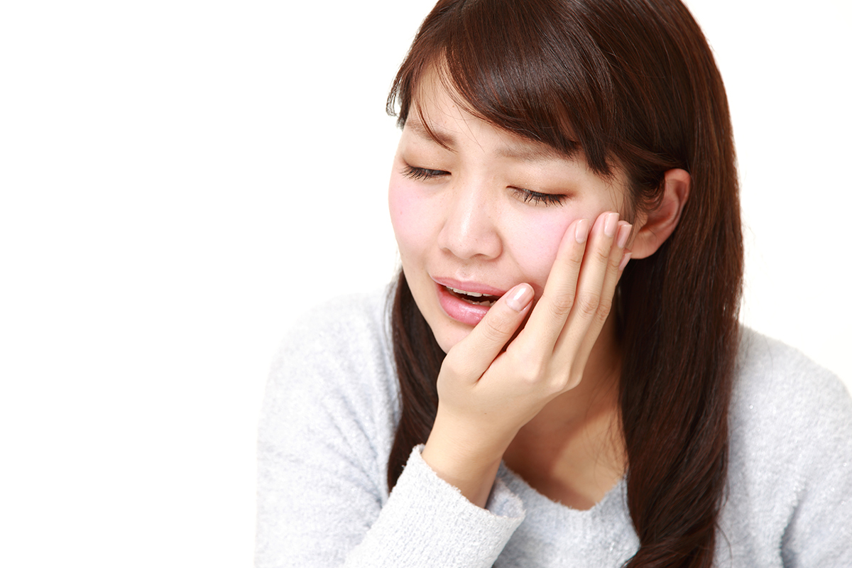 顎の痛みは顎関節症の可能性があります